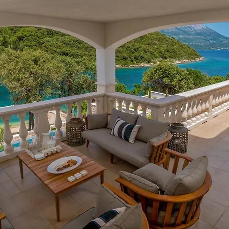 Villa Beachfront Feodora Grande With Pool