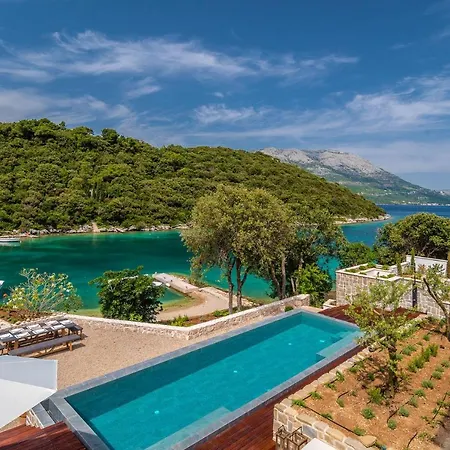 Villa Beachfront Feodora Grande With Pool *