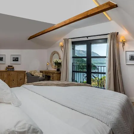 Beachfront Feodora Grande With Pool Villa Zrnovo