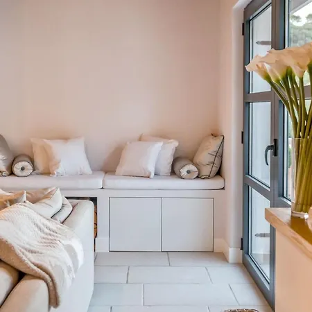 Beachfront Feodora Grande With Pool * Zrnovo