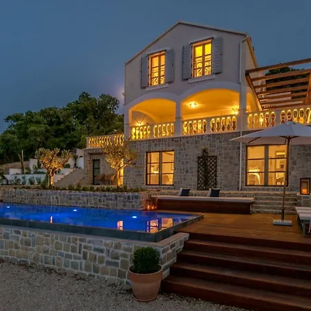 Villa Beachfront Feodora Grande With Pool *