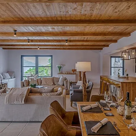 Beachfront Feodora Grande With Pool * Zrnovo