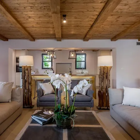 Beachfront Feodora Grande With Pool Villa Zrnovo