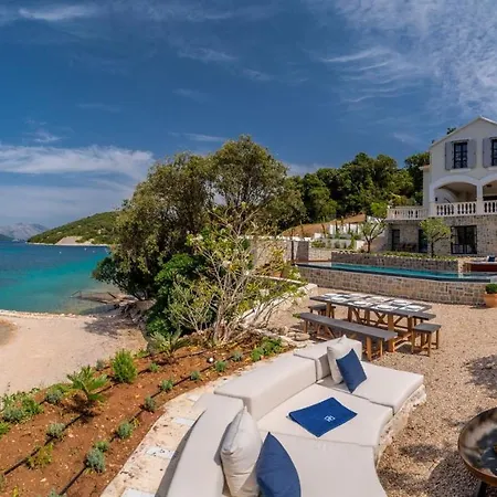 Beachfront Feodora Grande With Pool Zrnovo